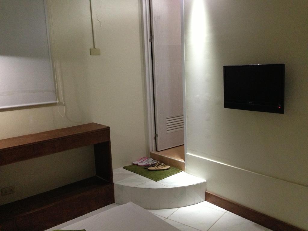 Qm Pension House Tagbilaran City Room photo